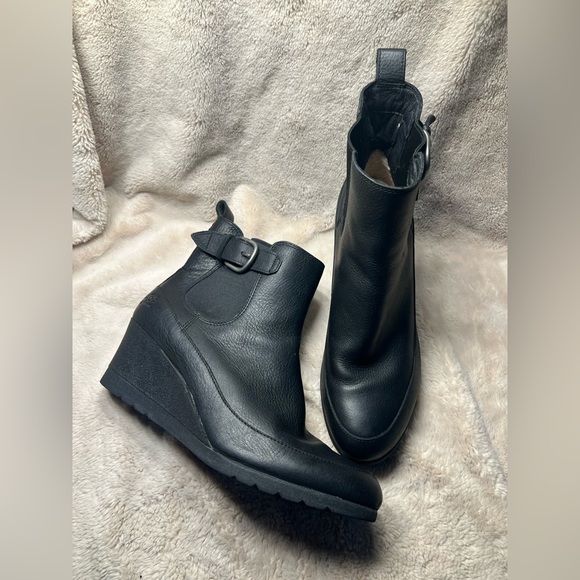 UGG Shoes - UGG Women's Arleta waterproof leather ankle wedge boots in black size 12